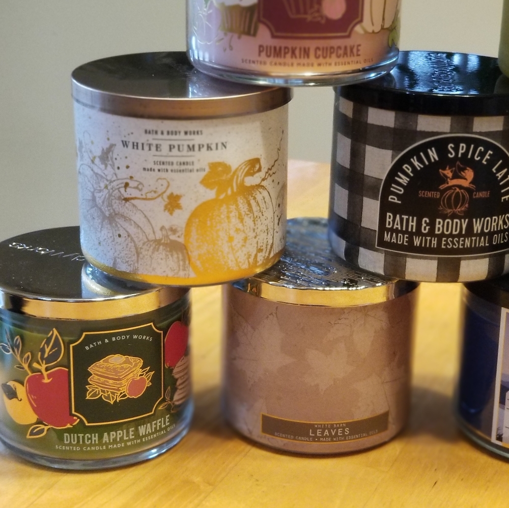 🍁Fall Scents!! 3 wick Candles Bath&Body Works - Picture 3 of 4